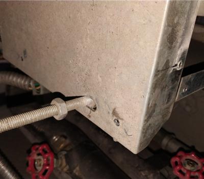 回風(fēng)箱上蓋需調(diào)整螺絲